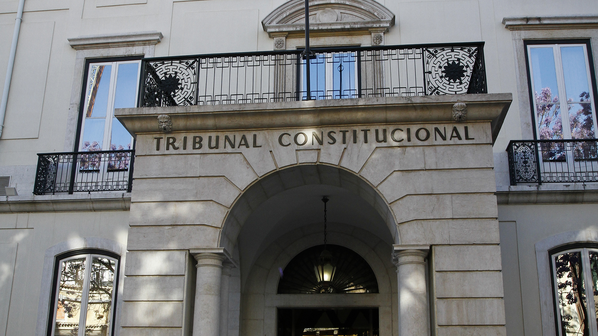 Apenas 5 dos 13 membros do Tribunal Constitucional são juízes