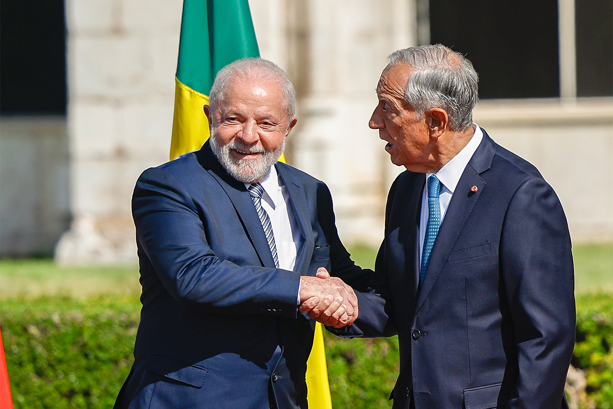Honoris causa retirado a Salazar no Brasil; títulos mantidos em Portugal para Lula, Salgado e Mexia